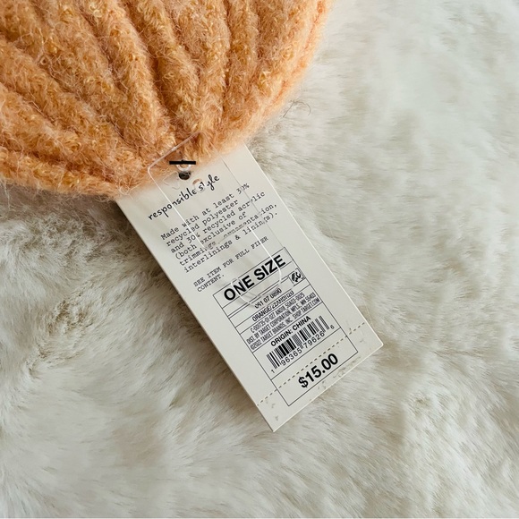 AND NWT Women’s Peach Orange Winter Hat - Picture 8 of 9